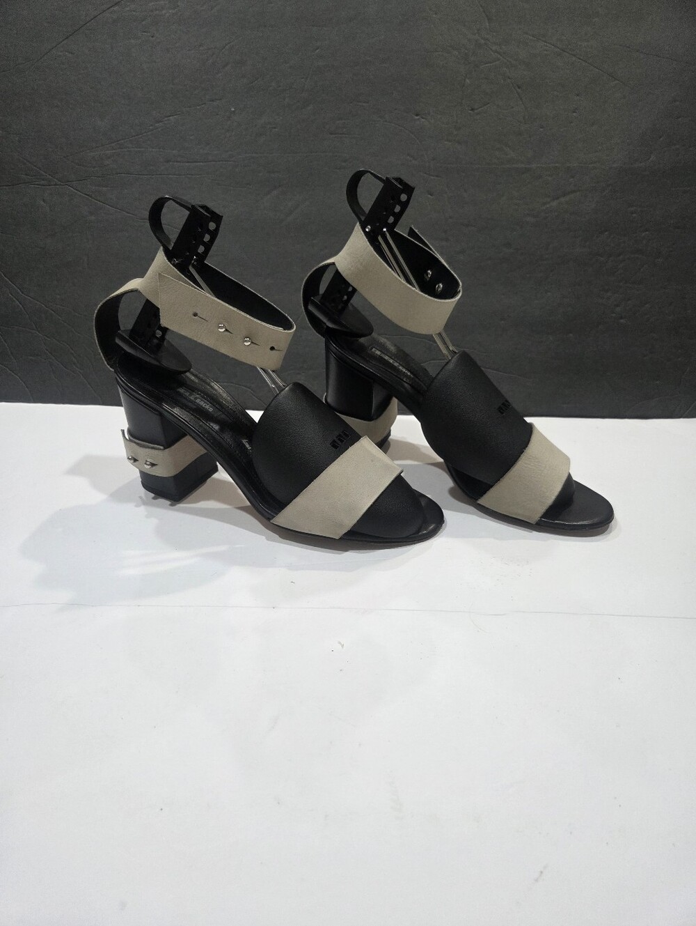 Dusica & Sacks Women's Two-Tone Black and Beige Block Heel Sandals Sz.37